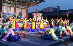 문무관·정경부인 돼 보세요…창경궁 야연 16일부터 예매 | 한국경제 문무관·정경부인 돼 보세요…창경궁 야연 16일부터 예매