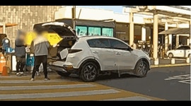 휴게소 쓰레기통 앞에 차 세우더니 얌체 청년들 포착 아차 | 한국경제TV 휴게소 쓰레기통 앞에 차 세우더니 얌체 청년들 포착 아차