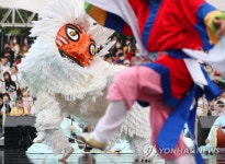 신명 나는 탈춤의 흥과 멋…한국의 22번째 인류무형유산 됐다(종합) | 한국경제 신명 나는 탈춤의 흥과 멋…한국의 22번째 인류무형유산 됐다(종합)