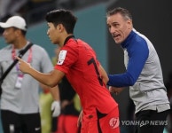 경고 1개 더 받은 한국, 우루과이와 공동 2위인 이유는? | 한국경제 [월드컵] 경고 1개 더 받은 한국, 우루과이와 공동 2위인 이유는?