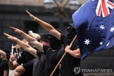 호주 현직 주의원, 반성소수자·네오나치 집회 참석 논란 | 한국경제 호주 현직 주의원, 반성소수자·네오나치 집회 참석 논란