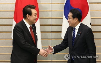 한일 정상회담 셔틀외교 복원 선언한 尹기시다…관계개선 초석 | 한국경제 [한일 정상회담] 셔틀외교 복원 선언한 尹-기시다…관계개선 '초석'