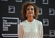 프랑스 문학의 얼굴 두 여성작가가 돌아본 삶과 문학 | 한국경제 프랑스 문학의 얼굴 두 여성작가가 돌아본 삶과 문학