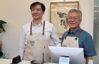 조국 총선 출마설에 술렁…포스트 이재명 될까 | 한국경제 조국 '총선 출마설'에 술렁…'포스트 이재명' 될까 [홍영식의 정치판]
