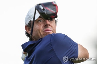 매킬로이 PGA 투어 캐나다오픈 3R 2타 차 2위…3연패 보인다 | 한국경제 매킬로이, PGA 투어 캐나다오픈 3R 2타 차 2위…'3연패 보인다'