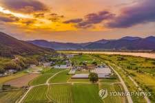 도요새 머물던 김해 낙동강 마을의 아름다운 일출과 일몰 | 한국경제 도요새 머물던 김해 낙동강 마을의 아름다운 일출과 일몰