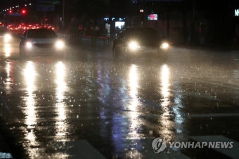광주·전남에 밤사이 최고 77.5 호우…비 피해 크지 않아 | 한국경제 광주·전남에 밤사이 최고 77.5 호우…비 피해 크지 않아
