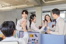 포스코인터내셔널 5500만원 베팅…7000만원 됐어요 [윤현주의 主食이 주식] | 한국경제 포스코인터내셔널 5500만원 베팅…7000만원 됐어요... 