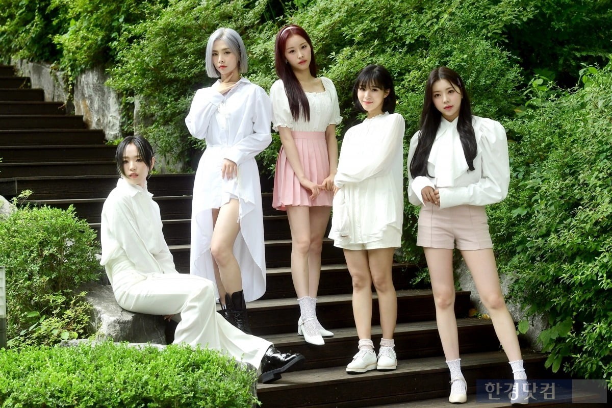 가수 최예나, 8개월 만에 컴백! 새 앨범 네모네모로 활기 넘치는 음악 선사