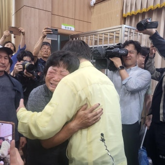빗속 익산 수해 현장 간 이재명 방재시설에 투자 대폭 늘려야 | 한국경제 빗속 익산 수해 현장 간 이재명 