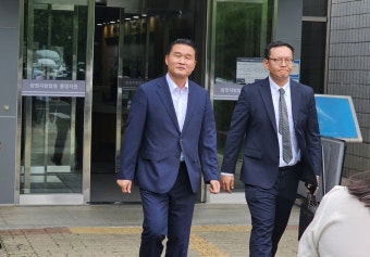 선거법 위반 거제시장, 첫 공판서 금품 제공 없었다 부인 | 한국경제 '선거법 위반' 거제시장, 첫 공판서 