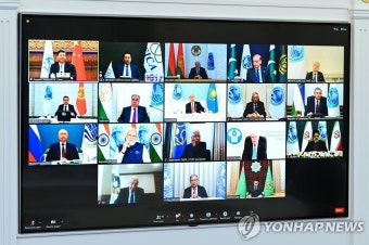 반란 후 첫 국제무대 등장한 푸틴 서방 제재·도발에 맞설 것 | 한국경제 반란 후 첫 국제무대 등장한 푸틴 