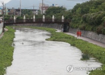 평소에 운동하는 곳인데…애타는 부산 사상 학장천 주민 | 한국경제 평소에 운동하는 곳인데…애타는 부산 사상 학장천 주민