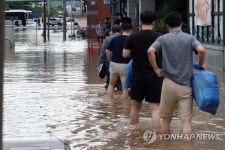 만조에 200㎜ 폭우…목포 석현동 일대 침수로 마비 | 한국경제 [르포] 만조에 200㎜ 폭우…목포 석현동 일대 침수로 마비