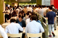 이 돈 내고 먹기 미안할 정도소문난 맛집의 정체 돈앤톡 | 한국경제TV 이 돈 내고 먹기 미안할 정도소문난 맛집의 정체 돈앤톡