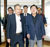 리더제5차인베스트먼트 | 중기 리더스포럼 찾은 MB 위기 때 큰 힘 된 고맙다 | 한국경제TV 중기 리더스포럼 찾은 MB 위기 때 큰 힘 된 고맙다