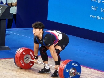 원종범, 아시아 역도선수권 대회에서 은메달 2개 획득!