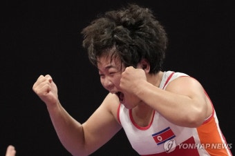 북한 여자 레슬링, 출전 선수 전원 메달…명형영은 금메달 | 한국경제 [아시안게임] 북한 여자 레슬링, 출전 선수 전원 메달…명형영은 금메달