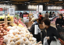 홈플러스 메가푸드마켓 2.0 영등포점 리뉴얼 오픈 | 한국경제 [포토] 홈플러스 메가푸드마켓 2.0 영등포점 리뉴얼 오픈