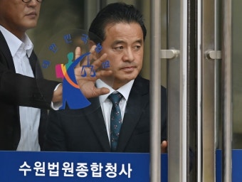 검찰, 민주당 돈봉투 의혹 임종성·허종식 의원 압수수색 | 한국경제 [1보] 검찰, '민주당 돈봉투 의혹' 임종성·허종식 의원 압수수색