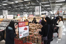 홈플러스 메가푸드마켓 2.0 인천 연수점 리뉴얼 오픈 | 한국경제TV 홈플러스 메가푸드마켓 2.0 인천 연수점 리뉴얼 오픈