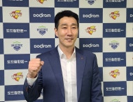 옷 갈아입은 권영민 한전 감독 합숙은 선수들이 더 하자더라 | 한국경제 옷 갈아입은 권영민 한전 감독 합숙은 선수들이 더 하자더라