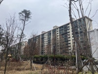 서초동 독수리 5형제’ 중 막내…공사 앞두고 용적률 토해낸 사연은 | 한국경제 서초동 ‘독수리 5형제’ 중 막내…공사 앞두고 용적률 토해낸... 