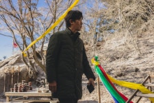 선산을 물려받는 건 희극일까 비극일까… 부산행 감독의 무속 스릴러 | 한국경제 선산을 물려받는 건 희극일까 비극일까… 부산행 감독의 무속... 