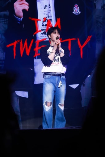 데뷔 20주년 김재중 나이 안 믿기는 올타임 레전드 | 텐아시아 '데뷔 20주년' 김재중, 나이 안 믿기는 '올타임 레전드' | 텐아시아