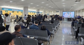 수천억대 가상화폐 투자사기 코인업 대표 검거…투자자들 구속해야 | 한국경제 수천억대 가상화폐 투자사기 코인업 대표 검거…투자자들... 
