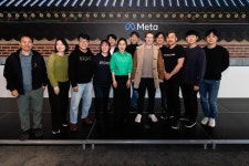 저커버그, 5개 스타트업 10명 만나 메타 기술방향 설명하고 격려 | 한국경제 저커버그, 5개 스타트업 10명 만나 메타 기술방향 설명하고 격려