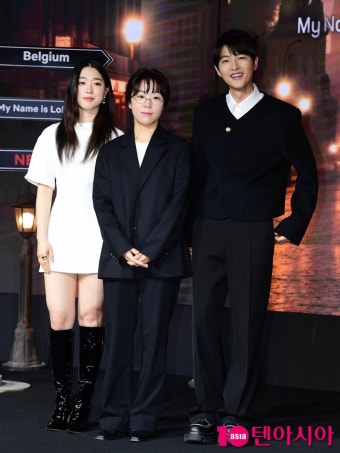 TEN포토최성은김희진 감독송중기 로기완 기대하세요 | 텐아시아 [TEN포토]최성은-김희진 감독-송중기 '로기완 기대하세요' | 텐아시아