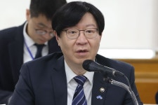 미 주식 대박에 코인도 등록…금통위원 재산변동 살펴보니 | 한국경제 미 주식 대박에 코인도 등록…금통위원 재산변동 살펴보니 [강진규의... 