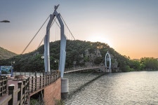 부여 서동요 역사관광지 출렁다리 | 한국경제 부여 서동요 역사관광지 출렁다리
