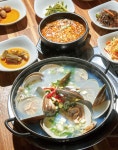갯벌과 염전, 숲을 걷다…신안 증도 | 한국경제 갯벌과 염전, 숲을 걷다…신안 증도