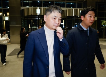 검찰, SM 시세조종 의혹 카카오 김범수 창업자 밤샘 조사 | 한국경제 검찰, 'SM 시세조종 의혹' 카카오 김범수 창업자 밤샘 조사