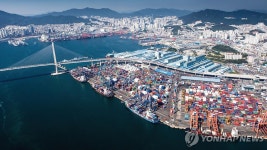 부산항 항만 대이동 발목 잡던 항운노조 보상 갈등 타결 | 한국경제 부산항 항만 대이동 발목 잡던 항운노조 보상 갈등 타결