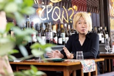 제천 호수 위로 흐르는 냉정과 열정사이...1세대 음악감독 이동준의 실험 | 한국경제 제천 호수 위로 흐르는...