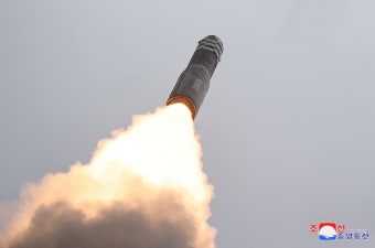 ICBM 추정 미사일 발사 회동 반발했나 | 한국경제TV  ICBM 추정 미사일 발사 회동 반발했나