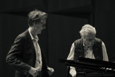 시와 음악의 이중주 … 두 리트 가수가 노래한 슈베르트의 겨울나그네 | 한국경제 시와 음악의 이중주 … 두 리트 가수가 노래한 슈베르트의... 