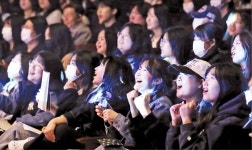 수험생 힐링 콘서트…수능 스트레스 날려요” | 한국경제 [포토] 수험생 힐링 콘서트…“수능 스트레스 날려요” 