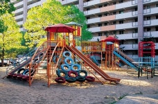 주차할 데도 없는데 없애버리죠…아파트 놀이터가 사라진다 | 한국경제 주차할 데도 없는데 없애버리죠…아파트 놀이터가 사라진다 [오세성의... 