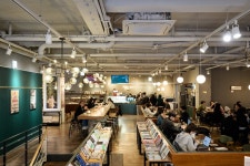 책과 빵, 그리고 예술영화…더숲에서 머무는 시간 | 한국경제 책과 빵, 그리고 예술영화…더숲에서 머무는 시간