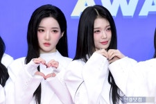 트리플에스, 순백의 슈트 입고 청순미 과시 | 한국경제 트리플에스, 순백의 슈트 입고 청순미 과시 [입덕도우미]