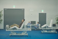 지상 6층 주차장에서 투명인간과 마주쳤다 | 한국경제 지상 6층 주차장에서 투명인간과 마주쳤다