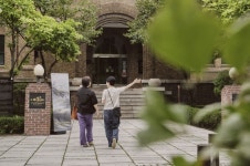 마로니에 공원의 소음마저 음악... 마룻바닥에서 온몸으로 느끼는 하콘 | 한국경제 마로니에 공원의... 