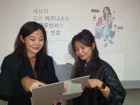 회사 가보니…150만 인플루언서랑 일해요 | 한국경제 주가 4만→1만원 폭락 회사 가보니…150만 인플루언서랑 일해요 [윤현주의 主食이 주식]