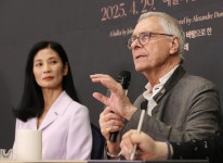 노이마이어 살아 숨 쉬는 카멜리아 레이디 보여줄 것 | 한국경제 노이마이어 살아 숨 쉬는 카멜리아 레이디 보여줄 것