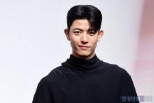 로몬, 조각 같은 멋진 남자 | 한국경제 [포토] 로몬, 조각 같은 멋진 남자