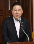 대표님, 이제 칼을 뽑으십시오 李 호위무사 김병기 의원 | 한국경제 대표님, 이제 칼을 뽑으십시오 李 호위무사 김병기 의원 [이재명의 사람들]